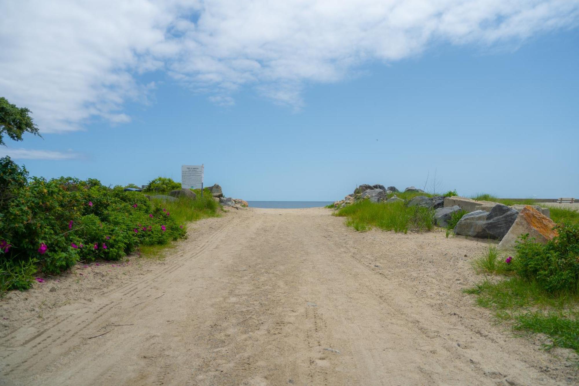 935 Ocean, A Beachside Inn Hampton Bagian luar foto